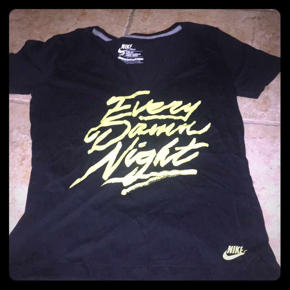 Nike top